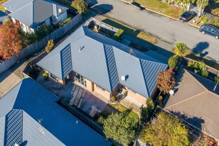 Photo of property in 2 Kirsten Place, Parklands, Christchurch, 8083