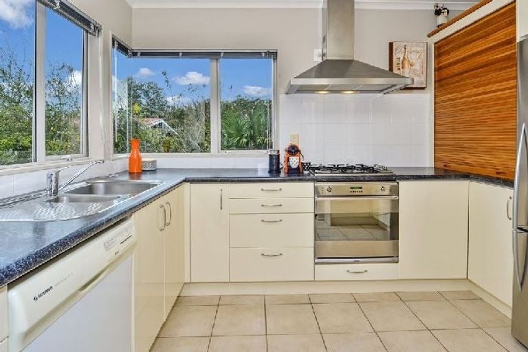 Photo of property in 1/378 East Coast Road, Sunnynook, Auckland, 0630