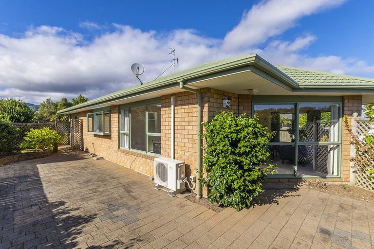 Photo of property in 102 Makarini Street, Paraparaumu, 5032