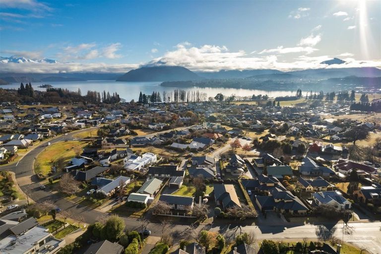 Photo of property in 46 Meadowstone Drive, Wanaka, 9305
