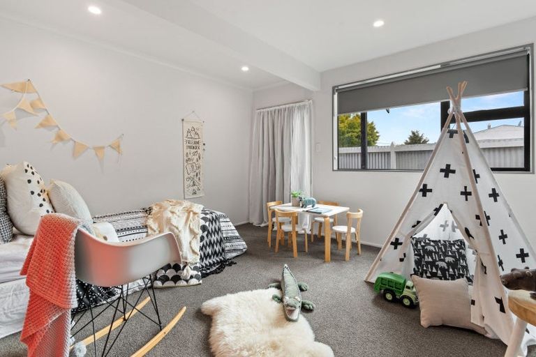 Photo of property in 7a Kempton Street, Greytown, 5712