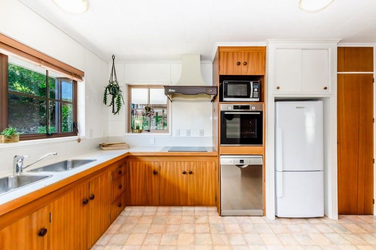 Photo of property in 9 Iti Grove, Waikanae, 5036