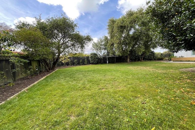 Photo of property in Peninsula Primary School, 61 Wharf Road, Te Atatu Peninsula, Auckland, 0610