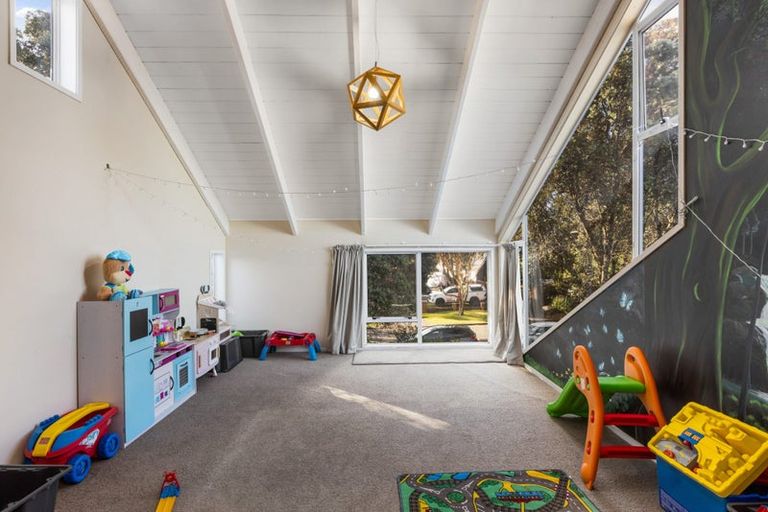 Photo of property in 54 Walton Street, Red Beach, 0932