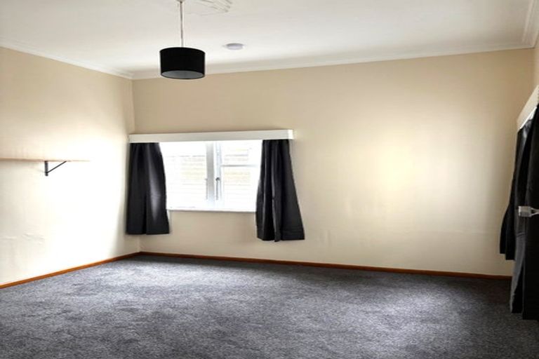 Photo of property in 17 Scarborough Terrace, Mount Victoria, Wellington, 6011