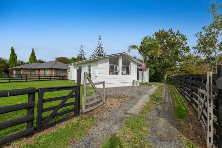 Photo of property in 129 Awaroa Road, Helensville, 0800