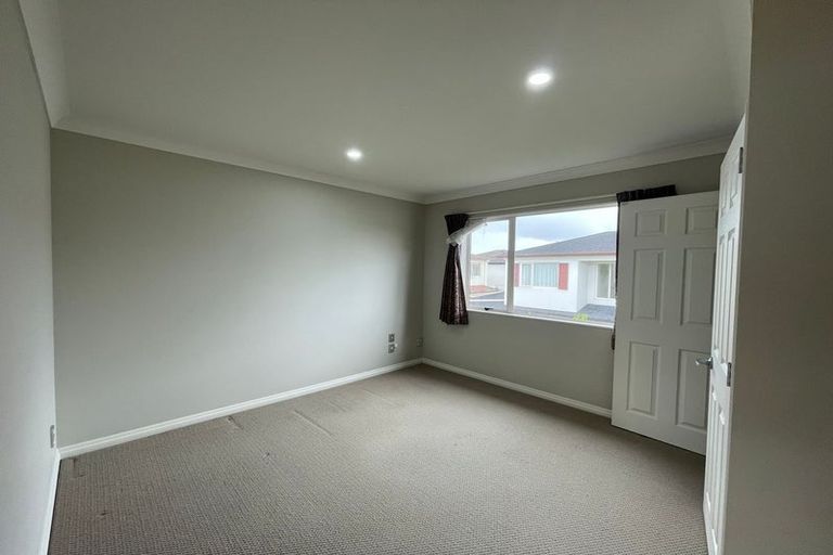Photo of property in 32 Kaseng Place, East Tamaki Heights, Auckland, 2016