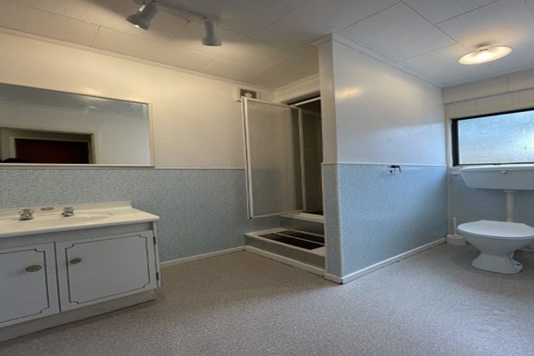 Photo of property in 226 Henderson Valley Road, Henderson, Auckland, 0612