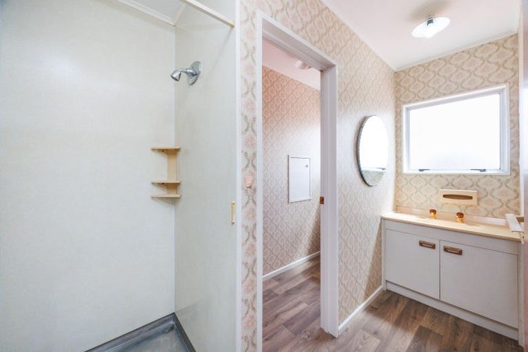 Photo of property in 17 Piper Place, Roslyn, Palmerston North, 4414