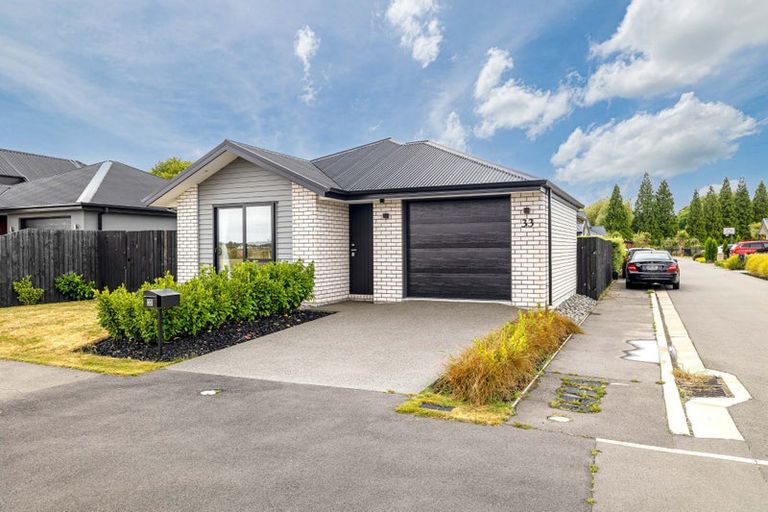 Photo of property in 33 Miromiro Street, Broomfield, Christchurch, 8042