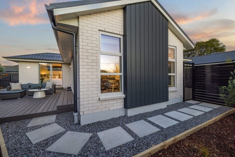 Photo of property in 8c Wychwood Crescent, Bishopdale, Christchurch, 8053