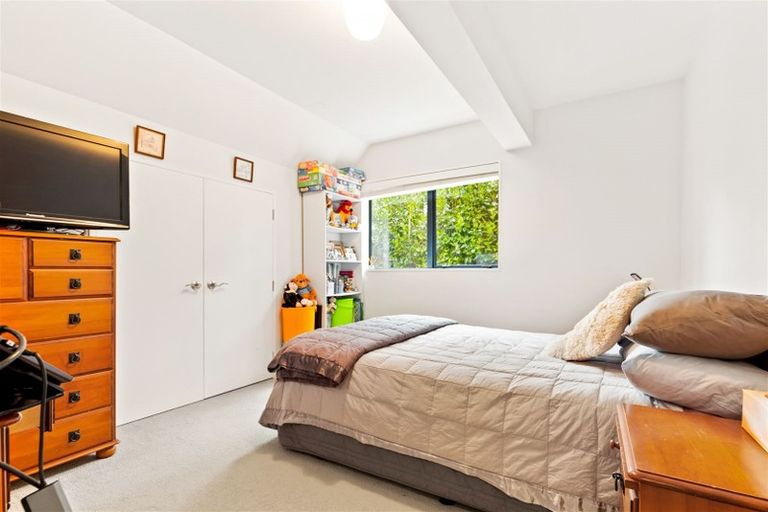 Photo of property in 48 Renata Crescent, Te Atatu Peninsula, Auckland, 0610