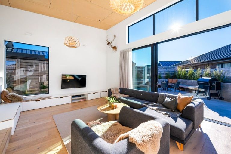 Photo of property in 17 Doug Ledgerwood Drive, Wanaka, 9305