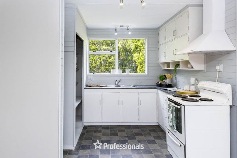 Photo of property in 29 Edelweiss Grove, Timberlea, Upper Hutt, 5018