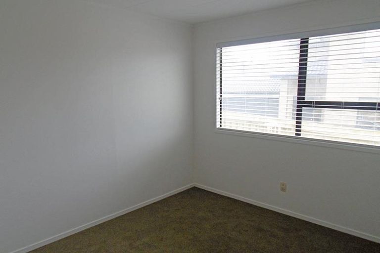 Photo of property in 14 Crosby Road, West Harbour, Auckland, 0618