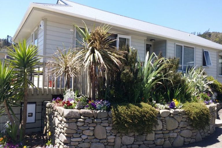 Photo of property in 28 Helvetia Grove, Naenae, Lower Hutt, 5011