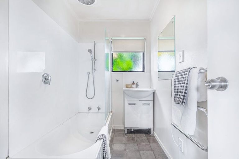 Photo of property in 91a/2 Beach Road, Te Atatu Peninsula, Auckland, 0610