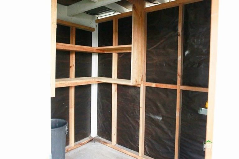 Photo of property in 1 Imperial Place, Henderson, Auckland, 0612