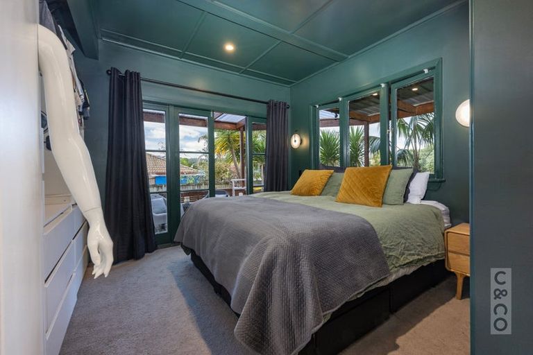 Photo of property in 50 Great North Road, Riverhead, 0820