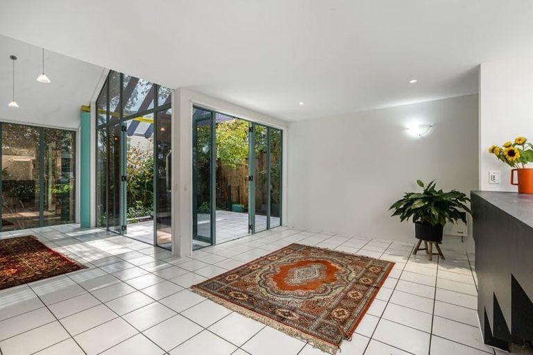 Photo of property in 2 Moata Place, Devonport, Auckland, 0624