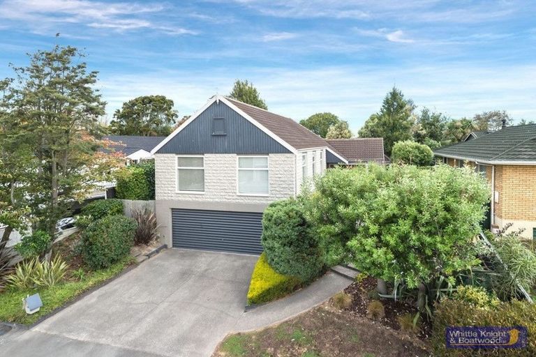 Photo of property in 27 Highfield Place, Avonhead, Christchurch, 8042