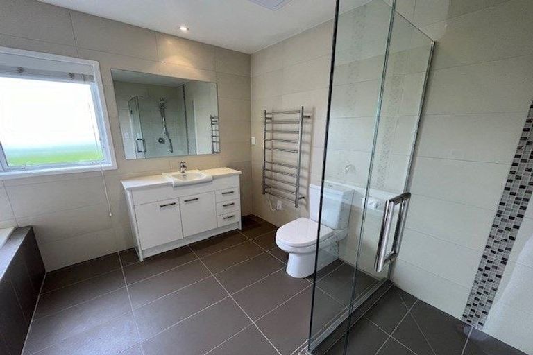 Photo of property in 9 Swindon Close, Mellons Bay, Auckland, 2014