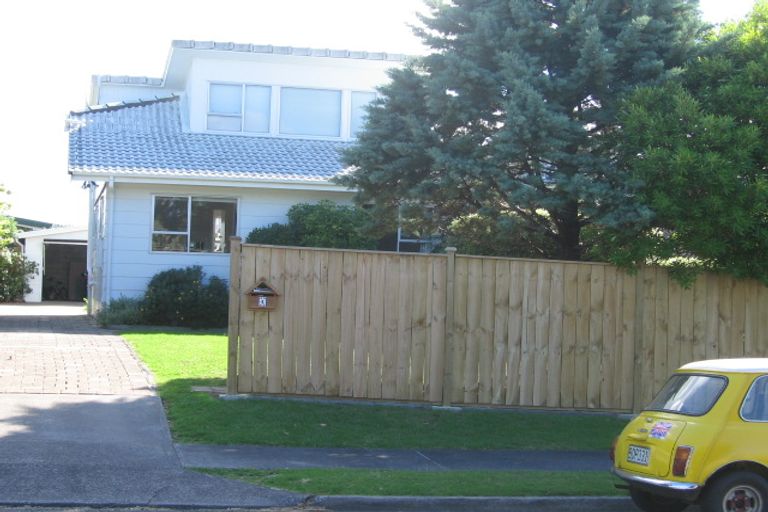 Photo of property in 4 Raupapa Street, Northcote, Auckland, 0627