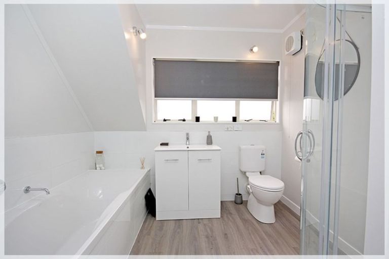 Photo of property in 10 Guildford Street, Levin, 5510