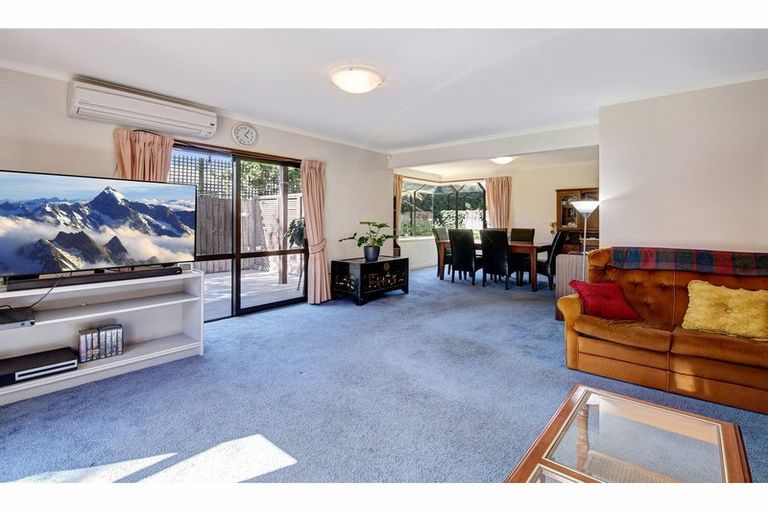 Photo of property in 30 Derenzy Place, Avonhead, Christchurch, 8042