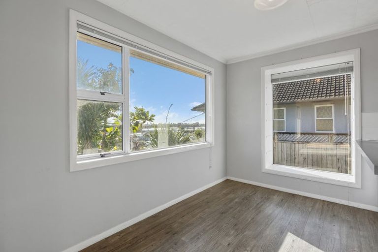 Photo of property in 31 Queens Road, Glen Avon, New Plymouth, 4312