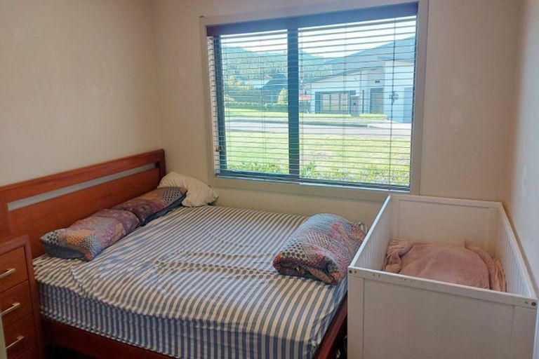Photo of property in 26 Ronald Scott Grove, Riverstone Terraces, Upper Hutt, 5018