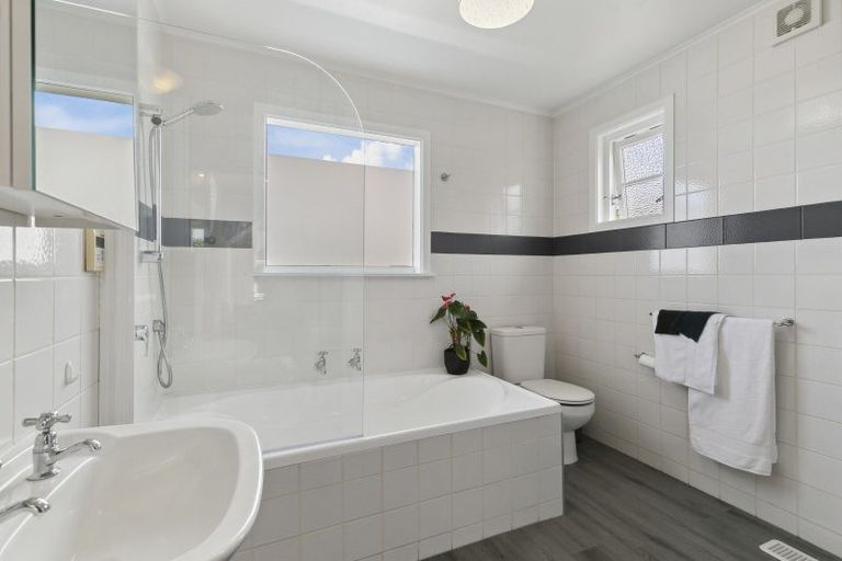 Photo of property in 15 Omar Street, Khandallah, Wellington, 6035