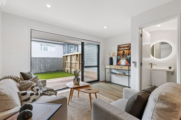 Photo of property in 21 Divich Avenue, Te Atatu South, Auckland, 0610