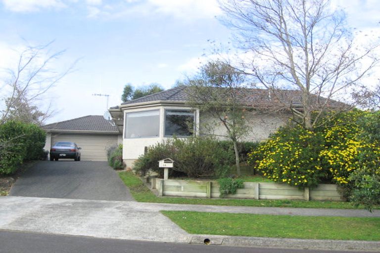 Photo of property in 24 Greenwood Place, Fitzherbert, Palmerston North, 4410