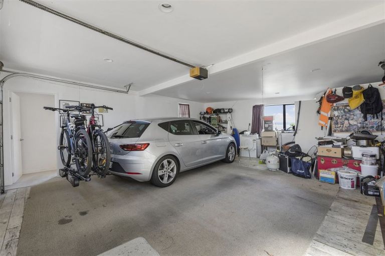 Photo of property in 22 Kathy Terrace, Stanmore Bay, Whangaparaoa, 0932