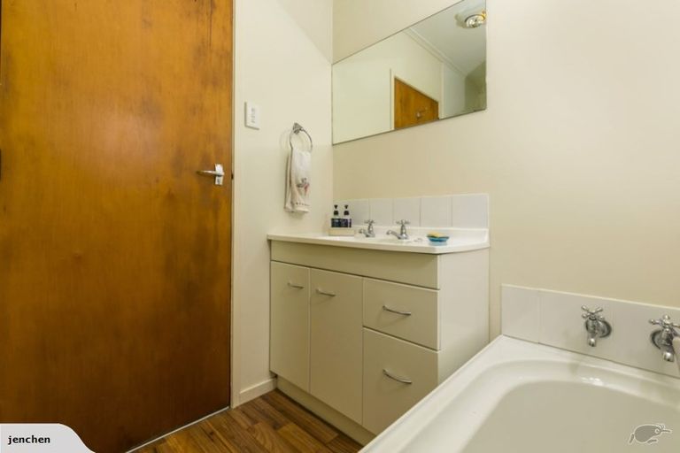 Photo of property in 6 Lauris Place, Birkdale, Auckland, 0626