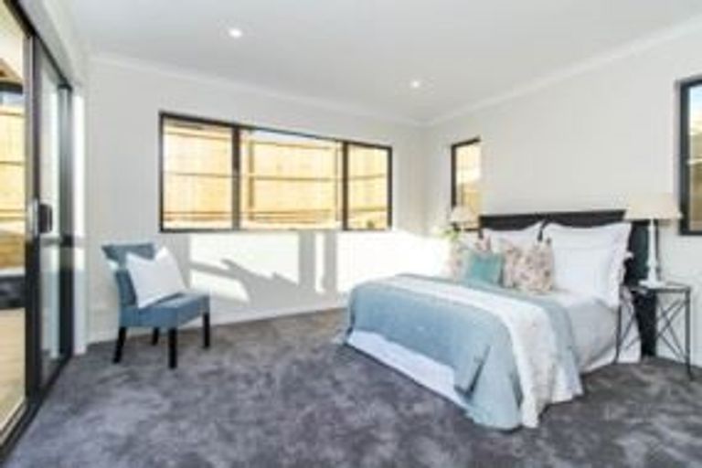 Photo of property in 12 Mamuku Drive, Massey, Auckland, 0614