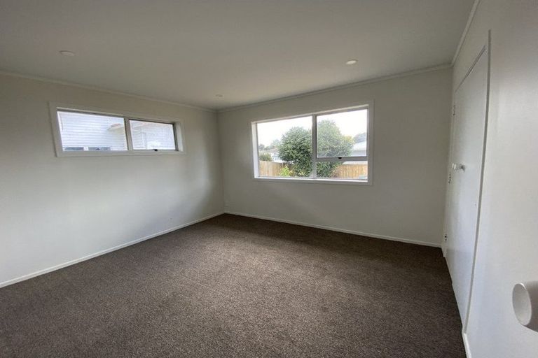 Photo of property in 2b London Terrace, Highlands Park, New Plymouth, 4312