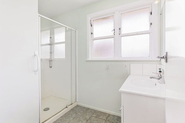 Photo of property in 4 Warren Street, Paparangi, Wellington, 6037