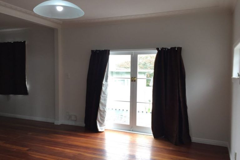 Photo of property in 3 Pleasant Road, Glen Eden, Auckland, 0602