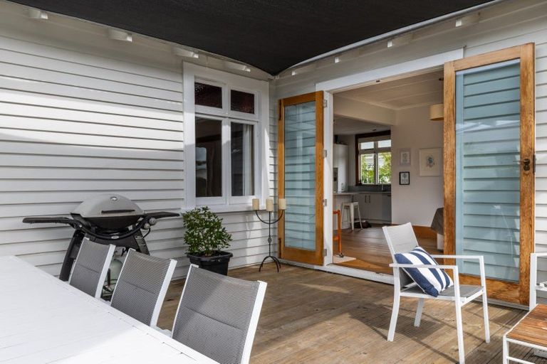 Photo of property in 34 Bowling Road, Greenmeadows, Napier, 4112