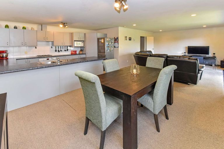 Photo of property in 6 Lime Crescent, Papakura, 2110