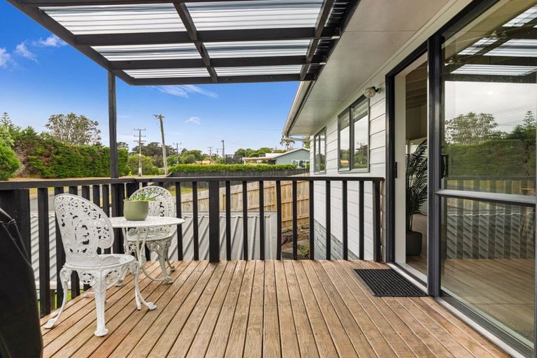 Photo of property in 2/32 Hand Road, Helensville, 0800