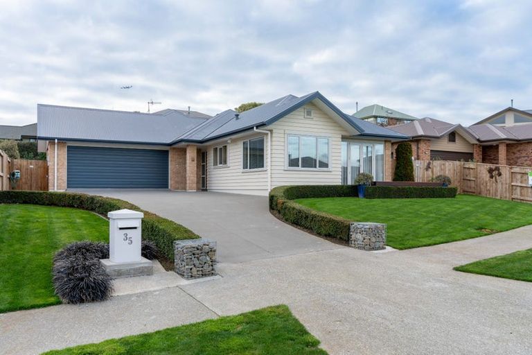 Photo of property in 35 Masefield Terrace, Kelvin Grove, Palmerston North, 4414