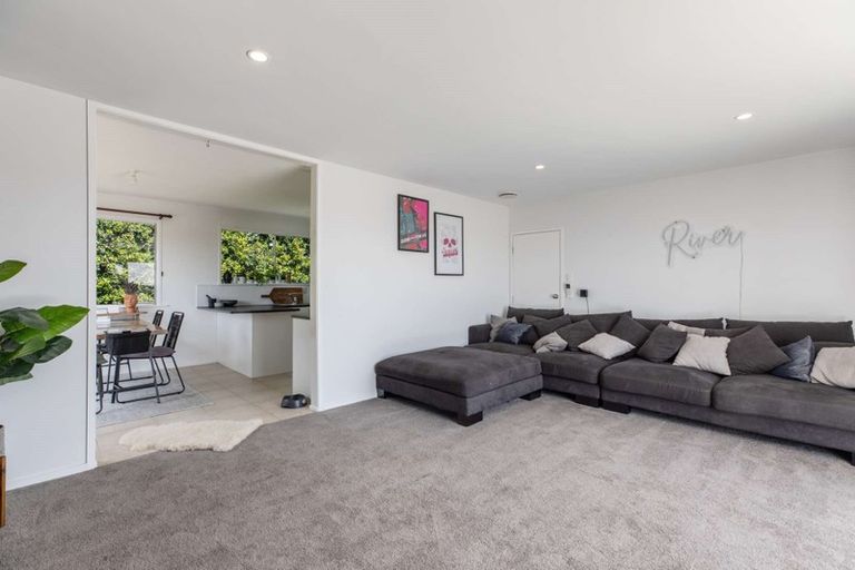 Photo of property in 1/16 Stanley Road, Glenfield, Auckland, 0629