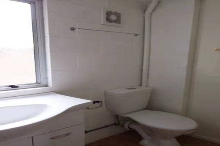 Photo of property in 1/46 John Dee Crescent, Red Beach, 0932