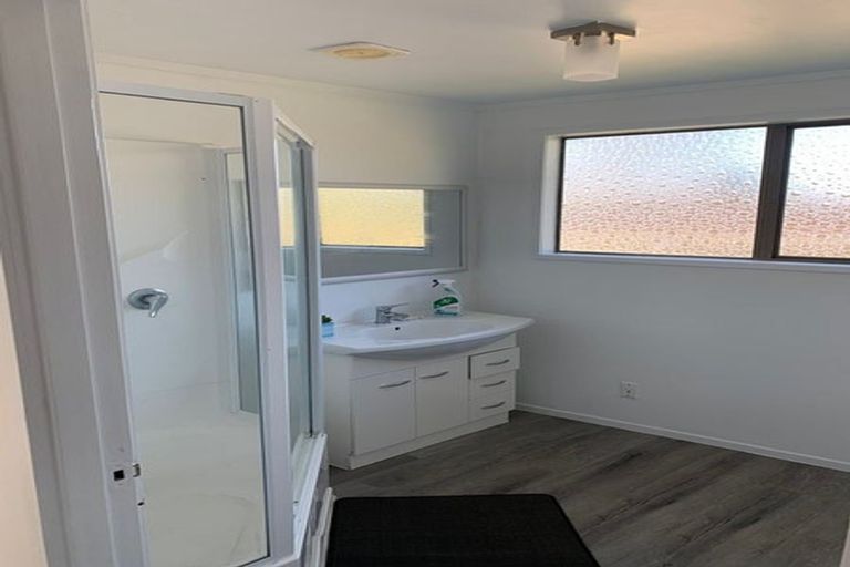 Photo of property in 41 Mcquarrie Avenue, Wattle Downs, Auckland, 2103