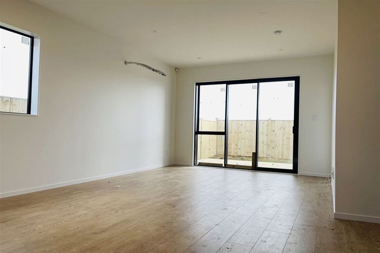 Photo of property in 12 Woven Place, Karaka, 2113