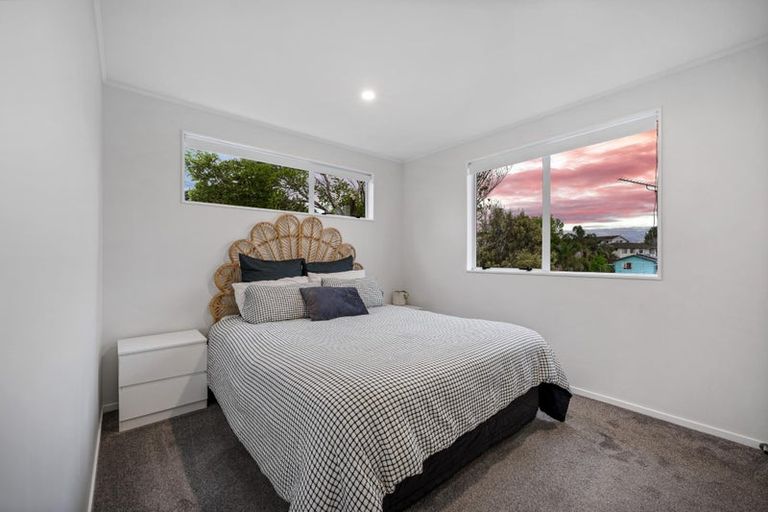 Photo of property in 24 Halloran Place, Massey, Auckland, 0614