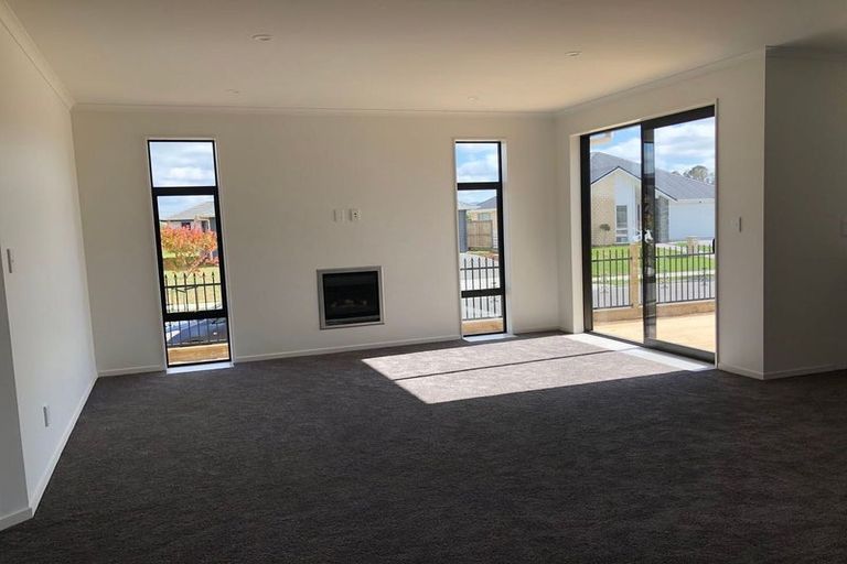 Photo of property in 12 Kaaka Street, Cambridge, 3434